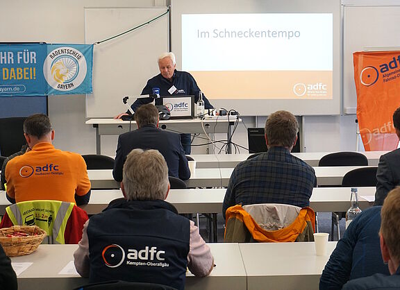 Volle Hütte: die PK der ADFC-Allianz in der „IHK-Akademie“ Kempten stieß bei Politik, Verwaltung und Medien auf großes Interesse.